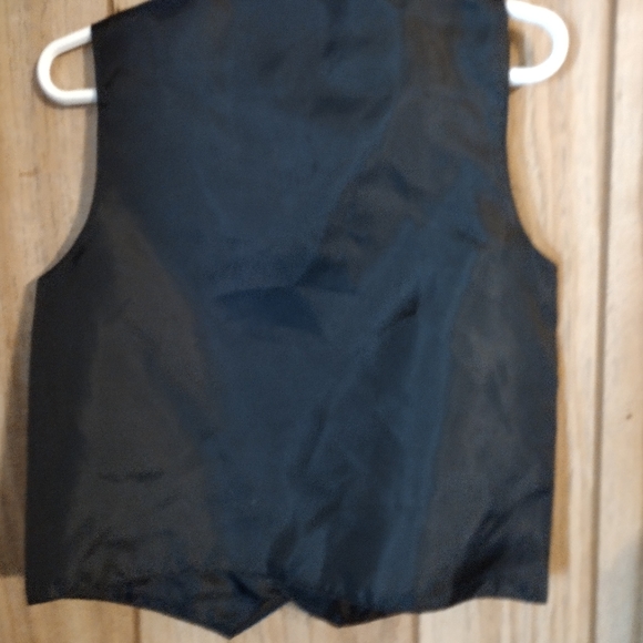 Boys gray vest with handercheif - Picture 2 of 2